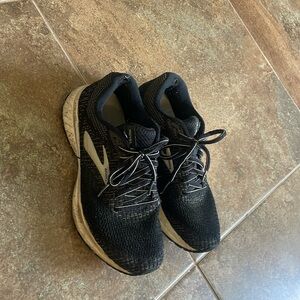 Brooks revel 3 black running shoes
